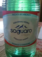 Acqua minerale naturale effervescente naturale