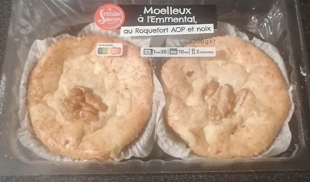 Moelleux à l'emmental au roquefort aop et noix