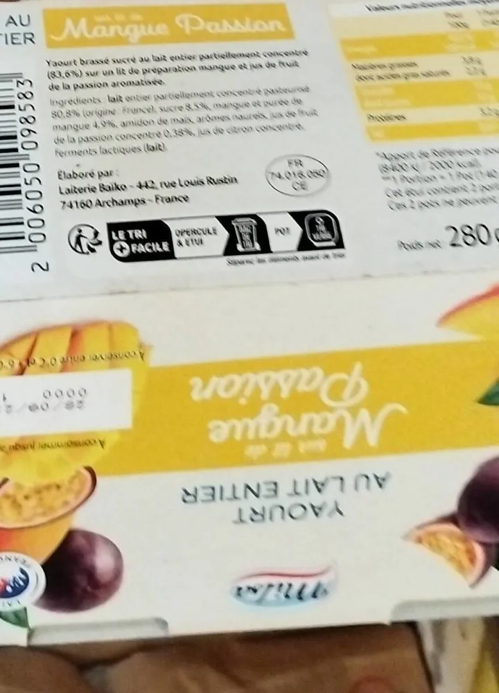 Yaourt au lait entier sur lit de mangue