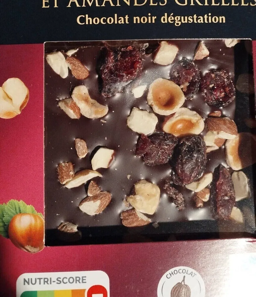 Chocolat noir cranberries, noisettes et amandes grillées