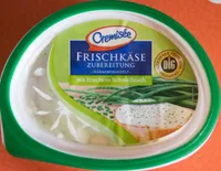 Frischkäsezubereitung mit frischem Schnittlauch