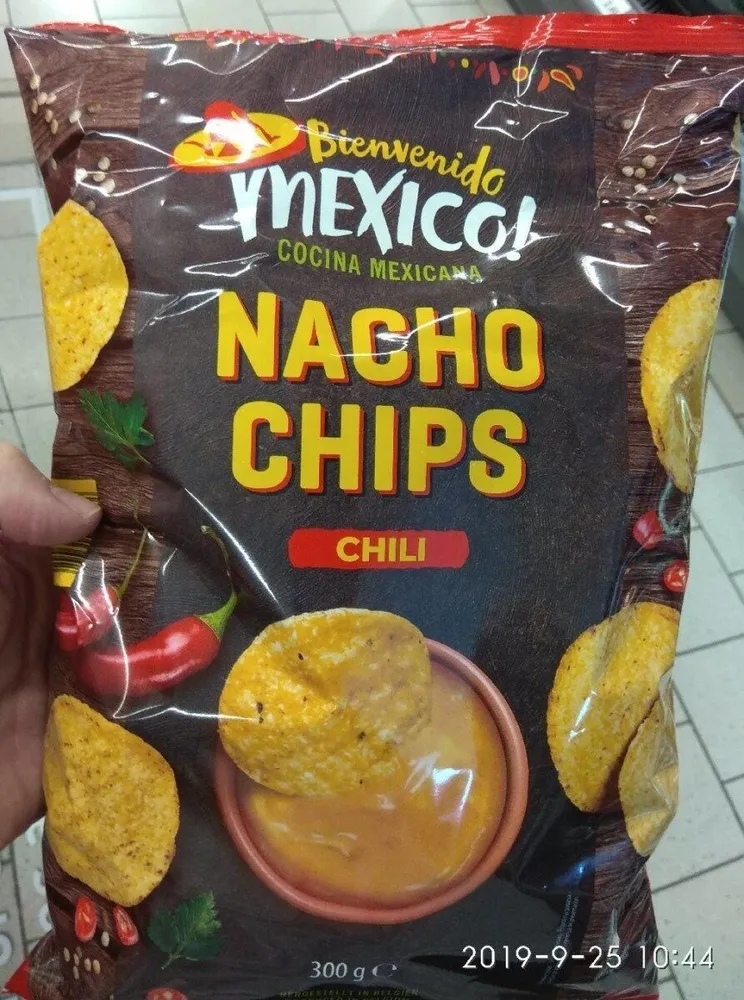 Nacho chips chili