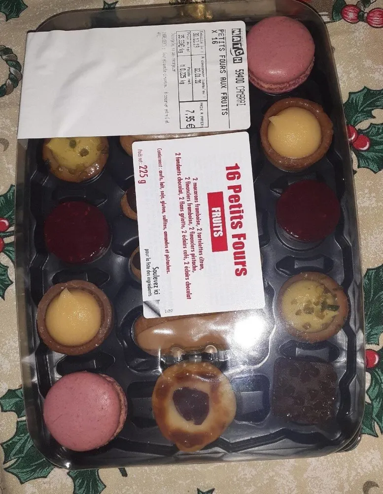 16 petits fours