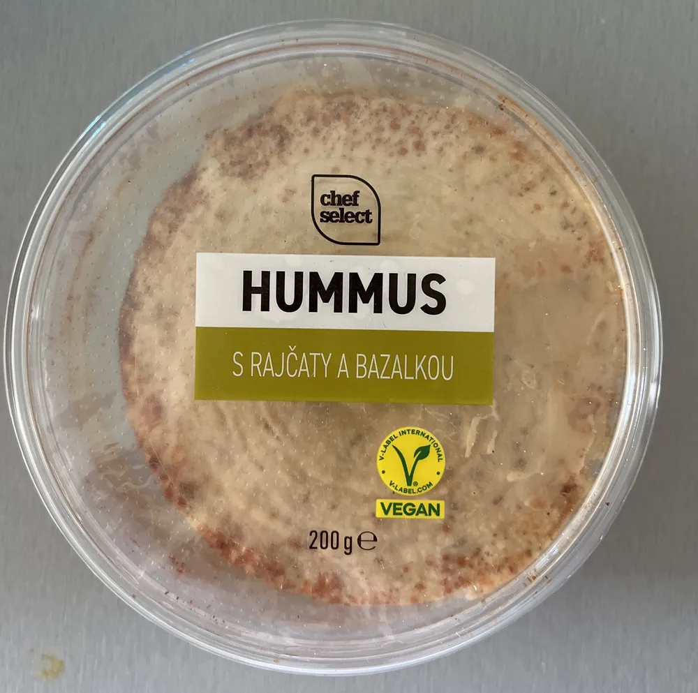 Hummus s rajčaty a bazalkou