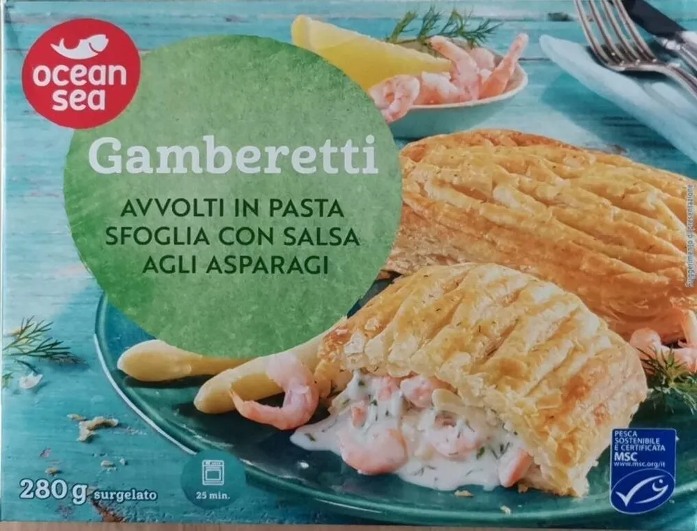 Gamberetti avvolti in pasta sfoglia con salsa agli asparagi