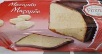 Bizcocho con mazapán recubierto de chocolate