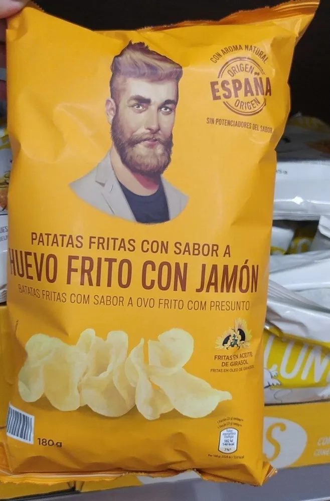 Patatas fritas con sabor a huevo frito con jamón