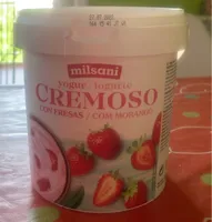Yogur cremoso con fresas