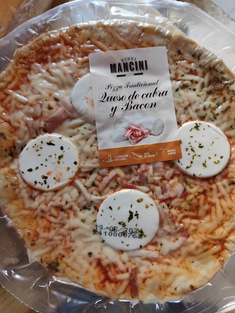 Pizza Tradicional Queso de cabra y Bacon
