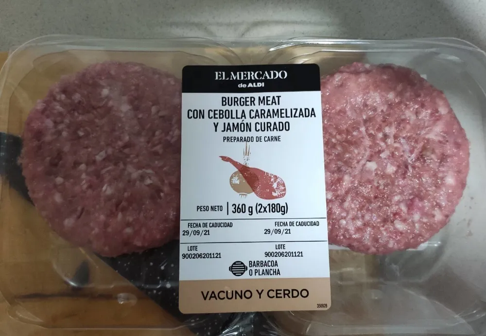 Burger meat con cebolla caramelizada y jamón curado