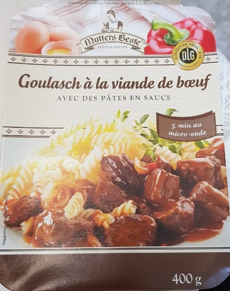 Goulasch à la viande de bœuf avec pâtes en sauce