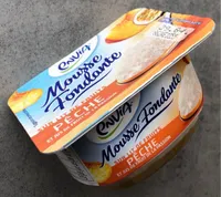 Mousse Fondante sur lit de fruits pêche et jus de fruit de la passion