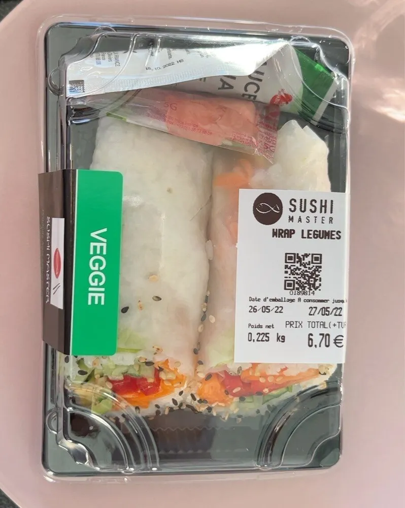 Veggie wrap sushi