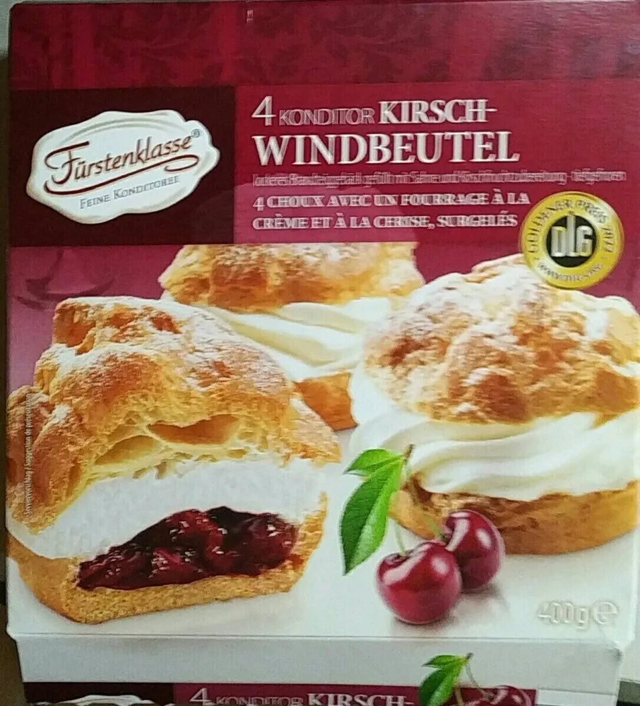 4 choux avec un fourrage à la crème et à la cerise
