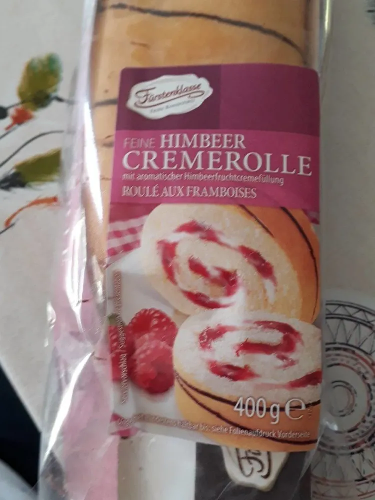 Feine Himbeer Cremerolle (roule au framboises)