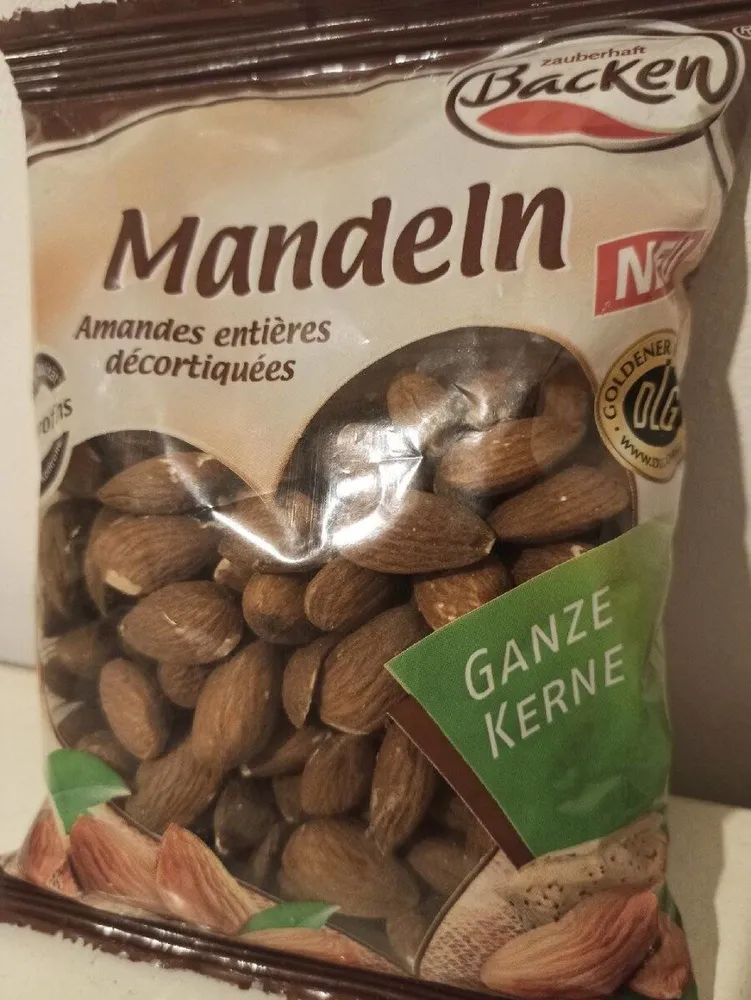 Amandes entières décortiquées