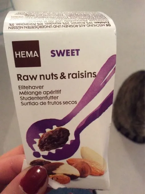 Raw Nuts & Raisins