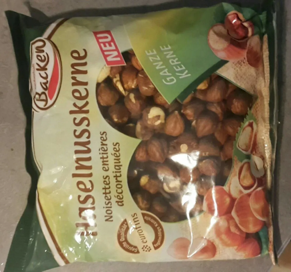 Noisettes entières décortiquées