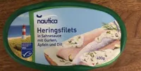 Heringsfilets in Sahnesauce mit Gurken, Äpfeln und Dill