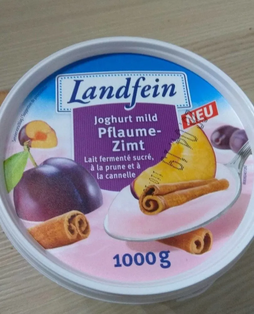 Lait fermenté sucré, à la prune et à la cannelle