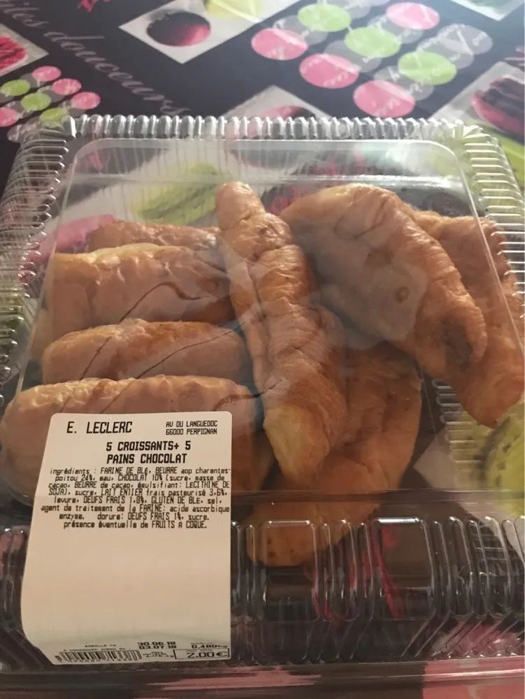 Pain au chocolat et croissant