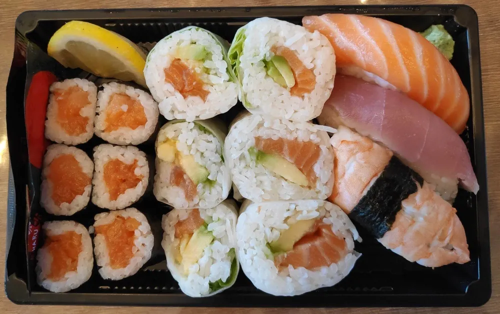 Maki sau calif sala sushi