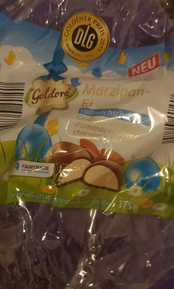 Confiserie à la pâte d'amande enrobée de chocolat au lait