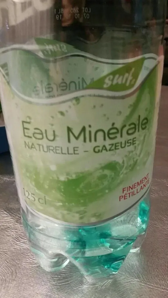 Eau minérale naturelle gazeuze