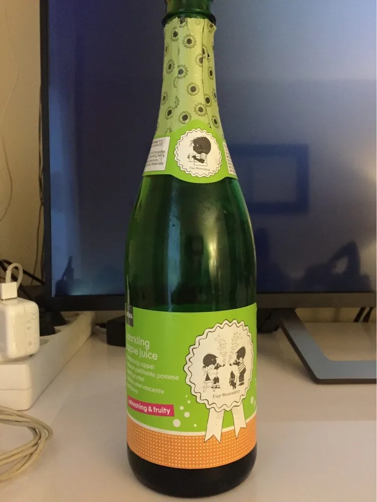 Sparkling apple juice