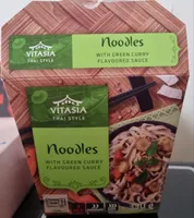 Noodles with green curry flavoured sauce