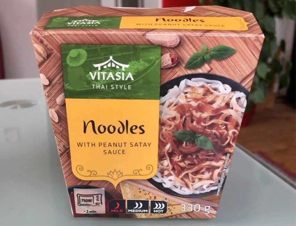 Noodles with peanut satay sauce
