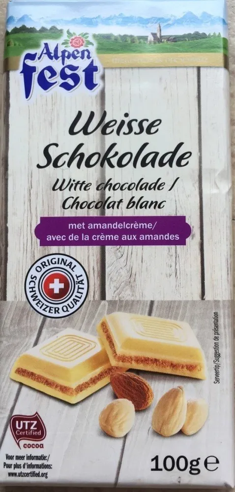 Chocolat blanc avec de la crème aux amandes