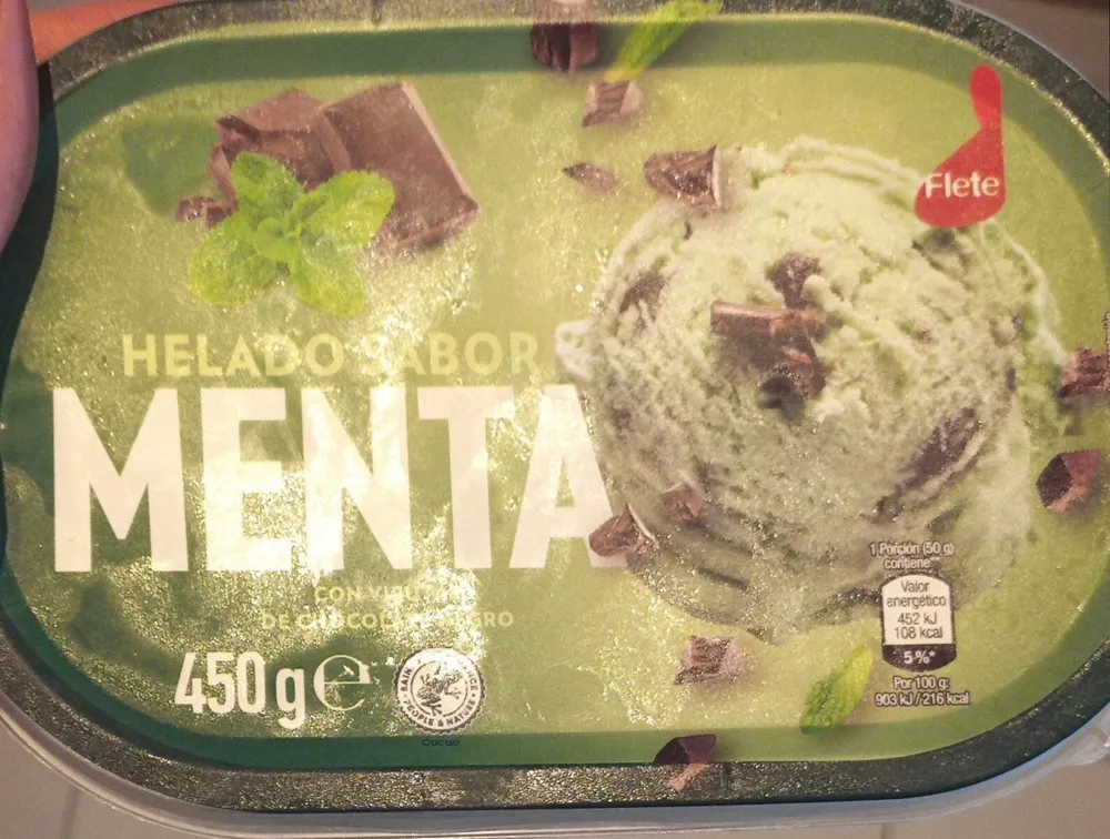 Helado sabor a menta con virutas de chocolate