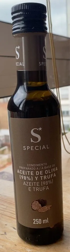 Aceite de oliva (98%) y trufa