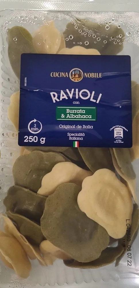 Ravioli con burrada y albahaca