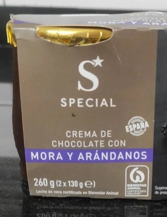 Crema de chocolate con mora y arándanos