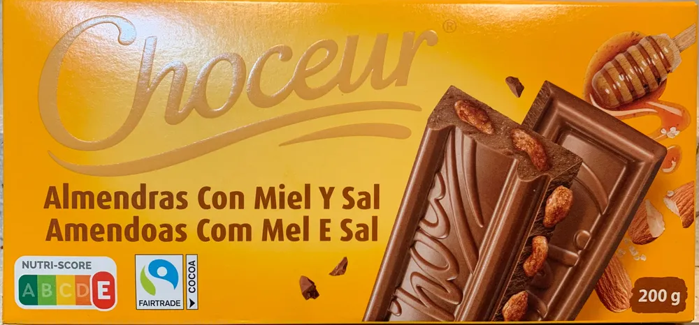 Chocolate con almendras caramelizadas con miel y sal.