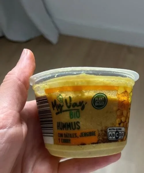 Hummus con dátiles jengibre y curry