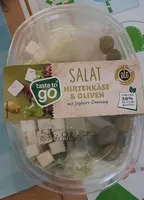 Salat - Hirtenkäse & Oliven mit Jogurtdressing