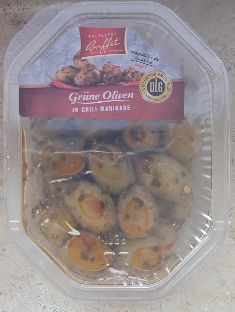 Grüne Oliven in chili marinade