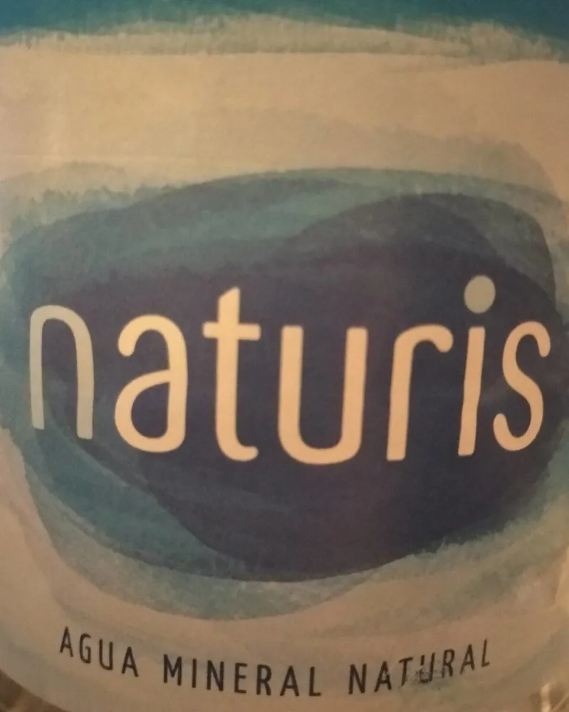 Agua mineral natural