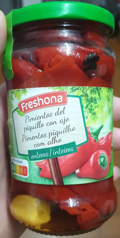 Pimientos del piquillo con ajo enteros / Pimentos piquilho com alho inteiros