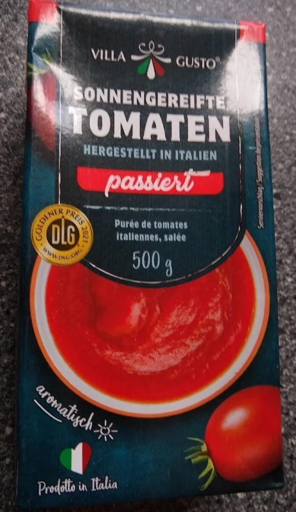 Sonnengereiften Tomaten passiert