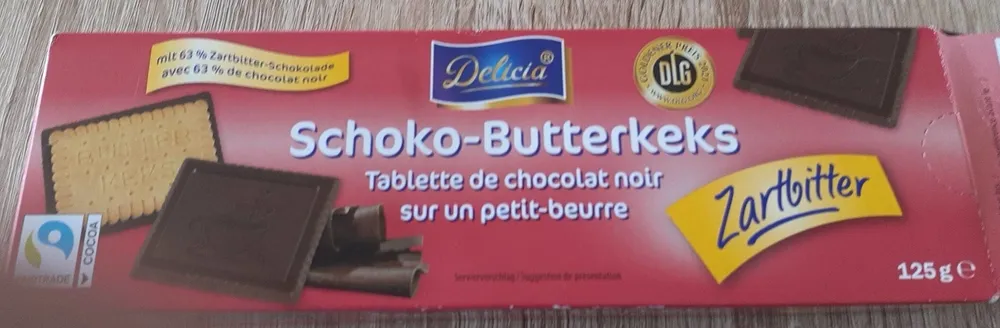 Tablette de chocolat noir sur petit beurre