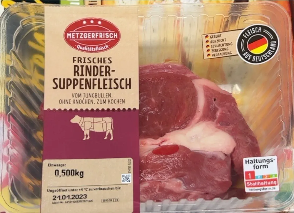 Frisches rinder-suppenfleisch