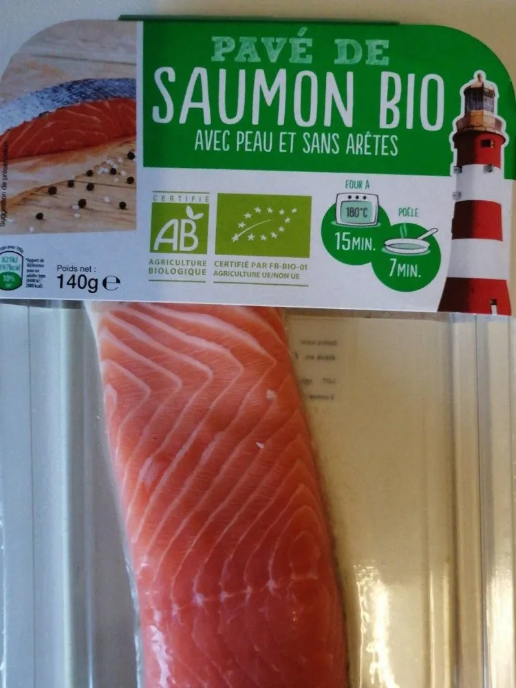 Pavé du saumon bio avec peau