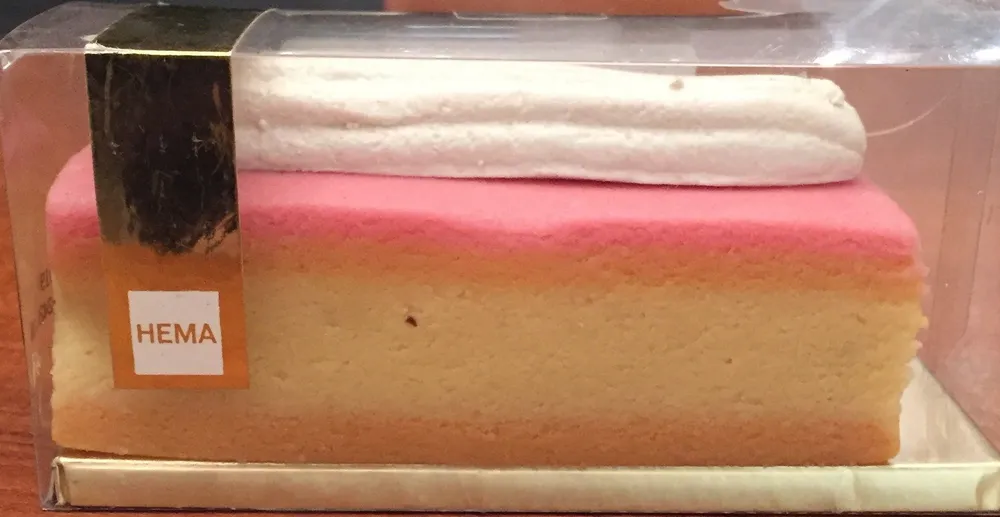gâteau en pate d'amande.