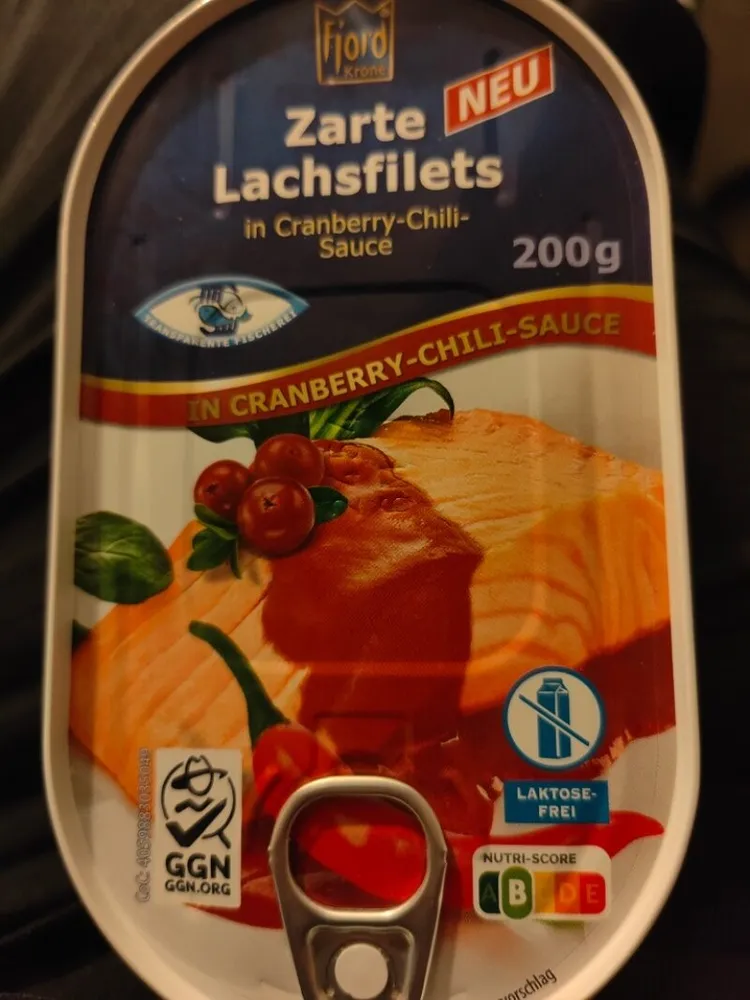 Zarte Lachsfilets in Cranberry-Chili-Sauce