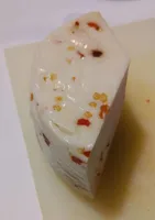 Formaggio primo sale con peperoncino