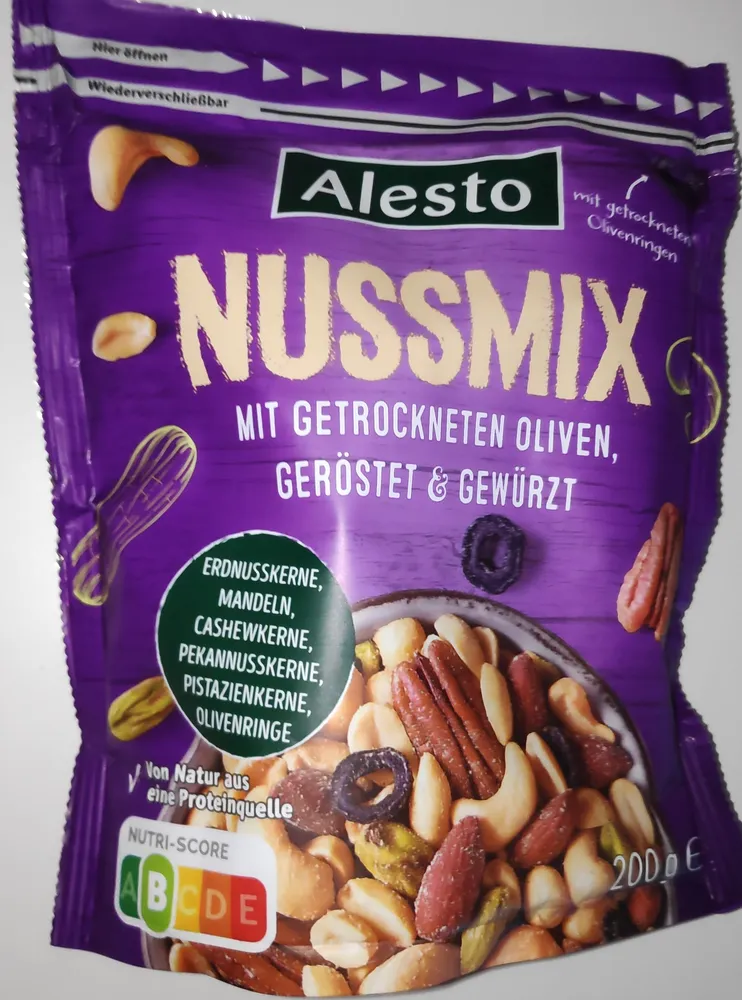 Mélange de noix et d'olives